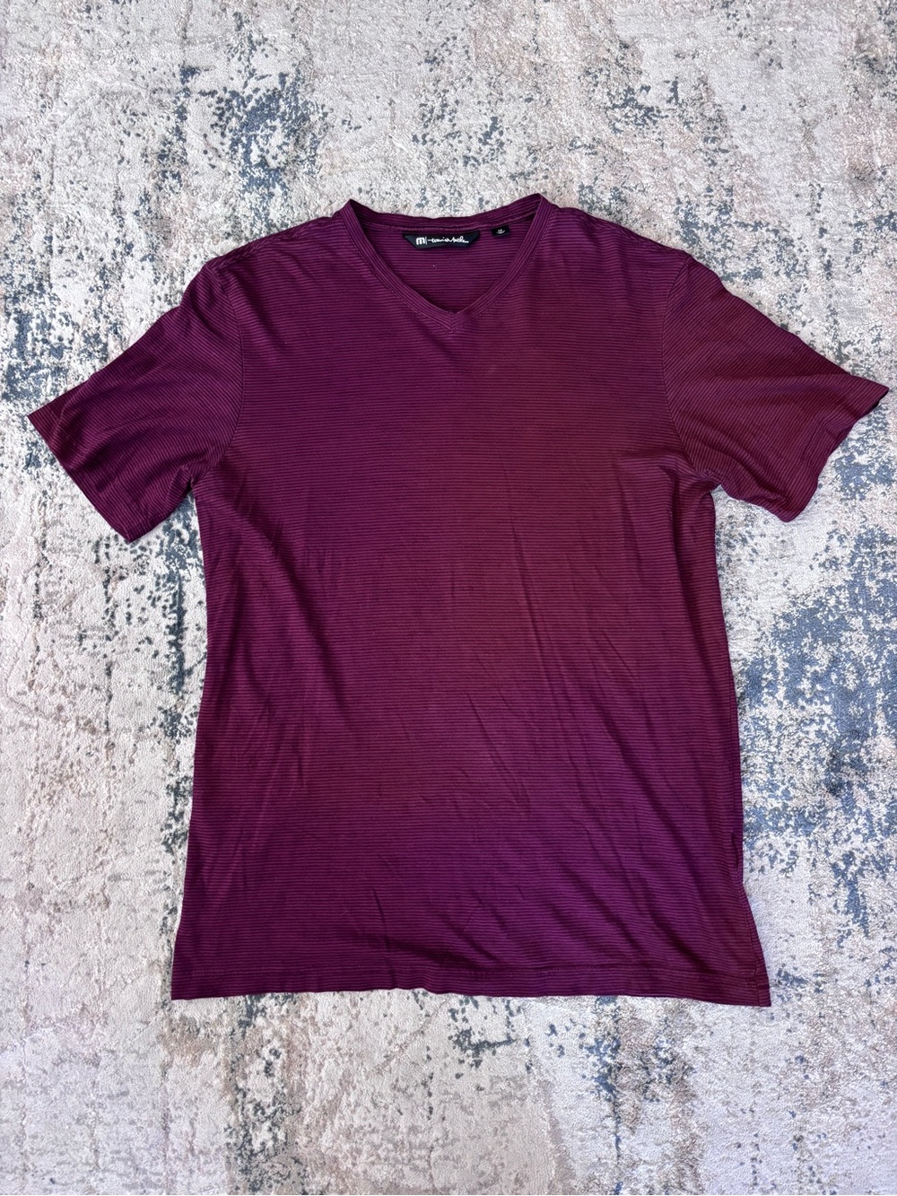 Travis Mathew v neck t shirt